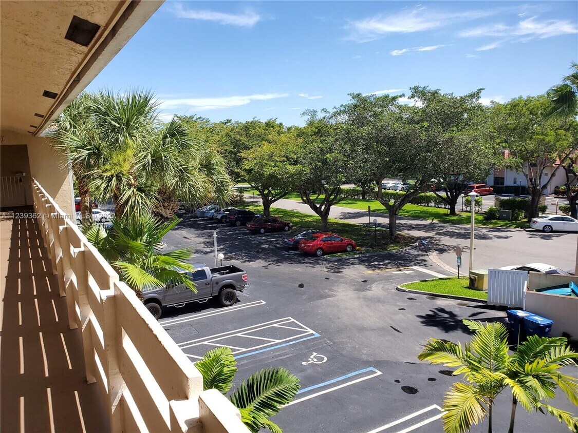 3242 NW 102nd Terrace Unit 306F, Coral Springs, FL 33065 Condo for