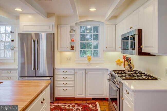 Foto del edificio - 11 Buckingham Dr