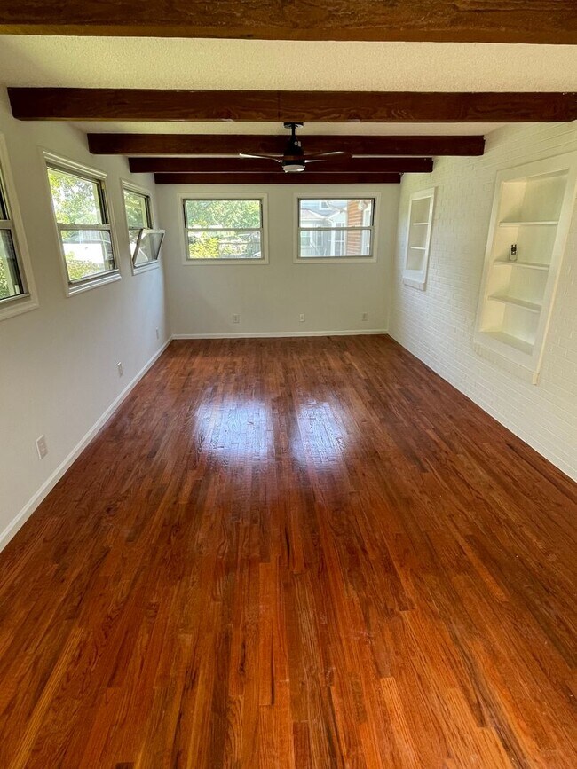 Foto del edificio - Brick 3 bedroom 2 bath in Bristol