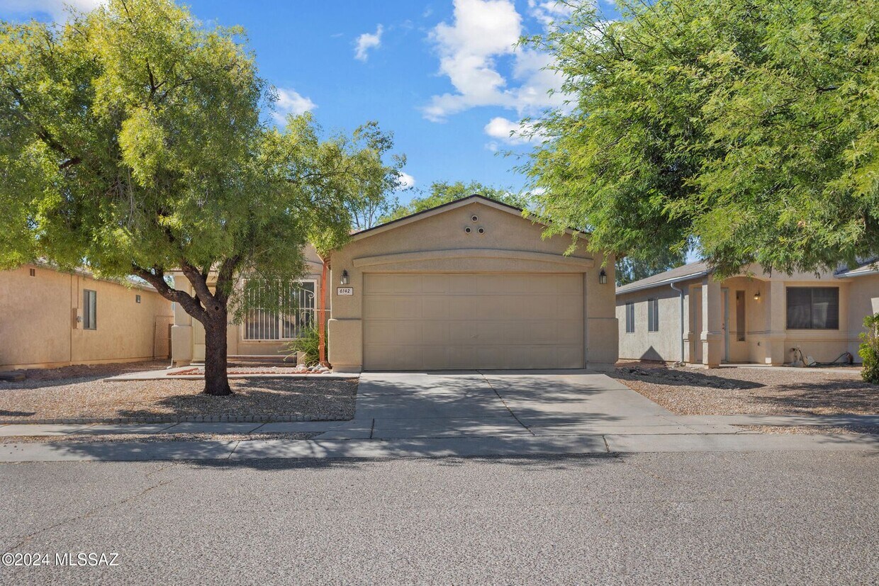 Foto principal - 3 Bedroom 2 Bath Home with Solar Electric ...