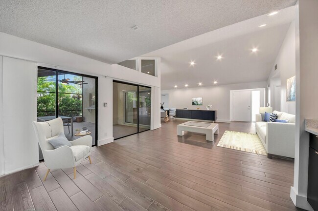 Foto del edificio - 5529 Lakeview Mews Terrace