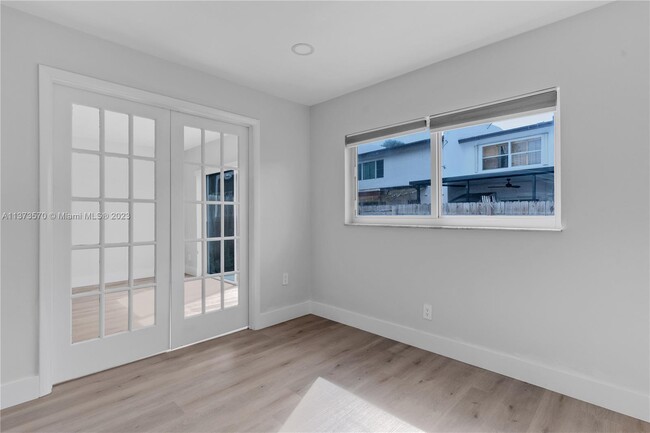 Foto del edificio - 6949 SW 110th Ct