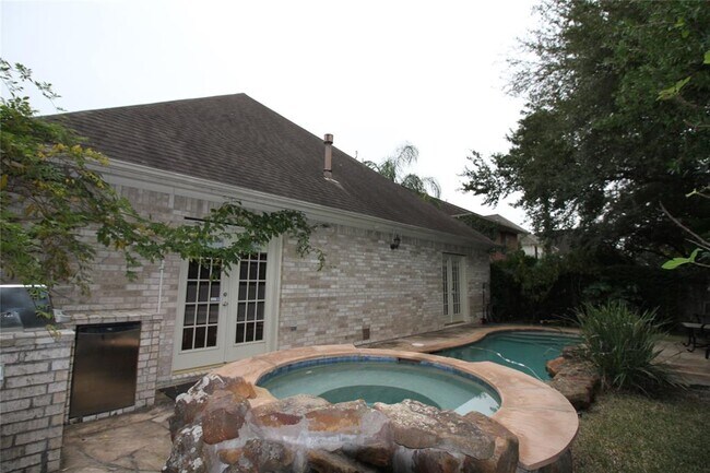 Foto del edificio - 1648 Lakeside Enclave Dr