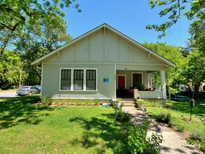 Building Photo - 406 W 30th St