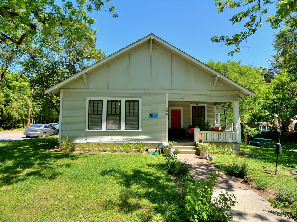 Foto principal - 406 W 30th St