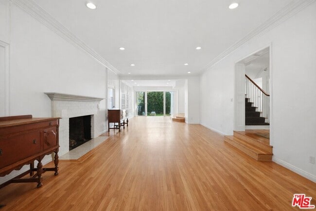 Building Photo - 1170 S Beverwil Dr