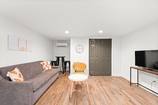 Foto del edificio - 1849 Fox Chase Dr