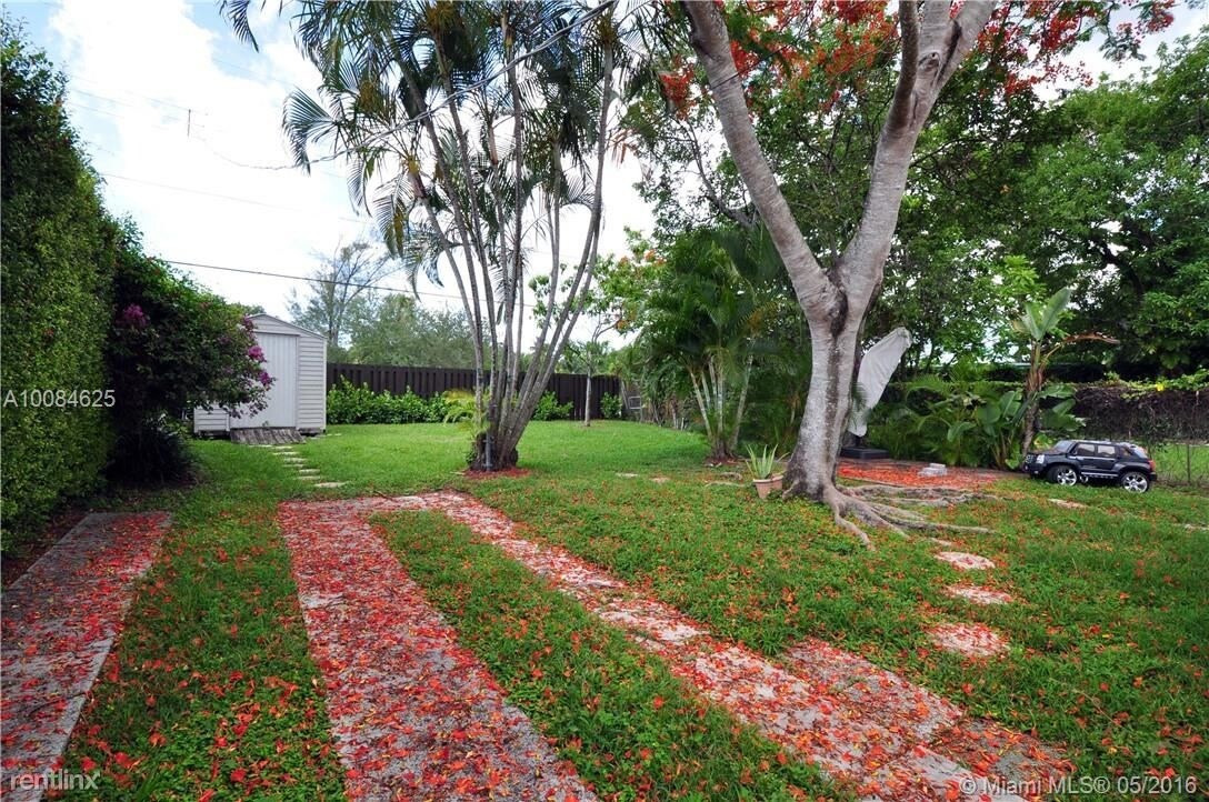 Building Photo - 3 br, 2 bath House - 5830 SW 42nd Ter