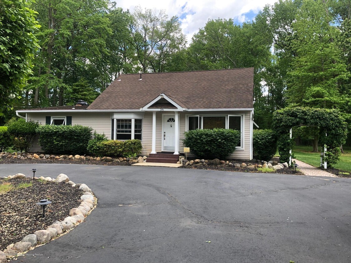 Foto principal - 351 Asbury Rd