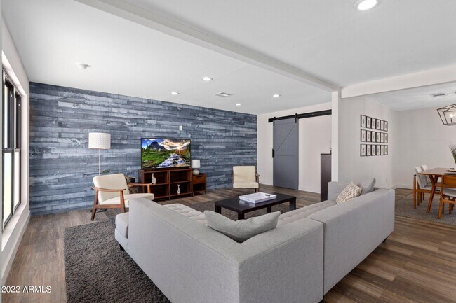 Foto del edificio - 8328 E Palm Ln