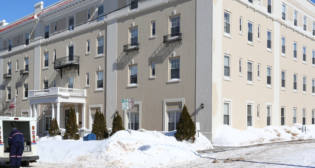 Building Photo - Pontiac Terrace Apartments