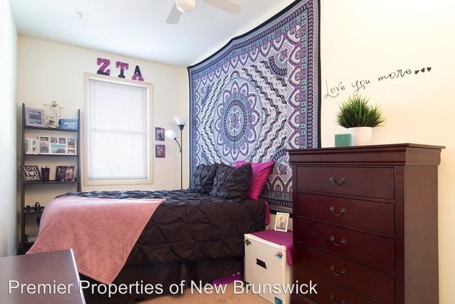 Building Photo - 2 br, 1 bath Room For Rent - 15 Union Street