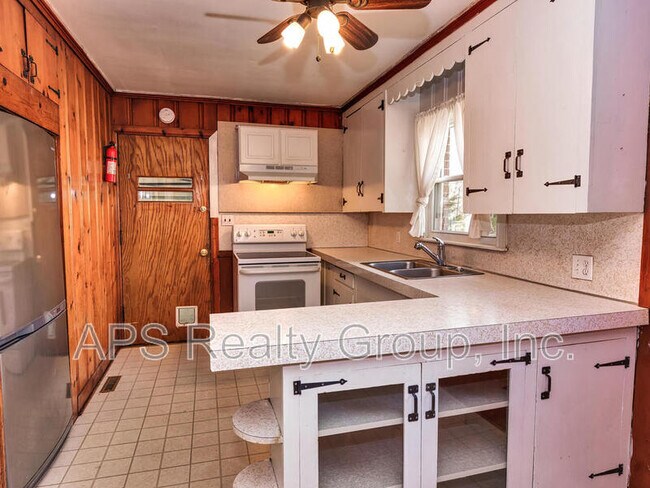 Building Photo - 3324 Arlington Dr