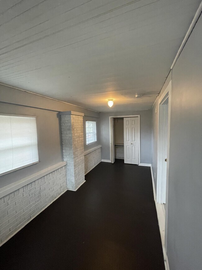 Building Photo - 419 Dequincy St