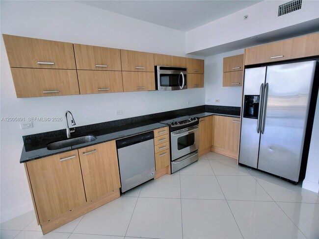 Foto del edificio - 350 S Miami Ave