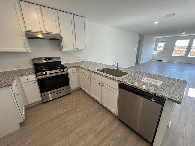 Foto del edificio - Newly Built 4 Bedroom / 2 Bath Home! First...