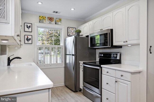 Building Photo - 8527 Milford Ct