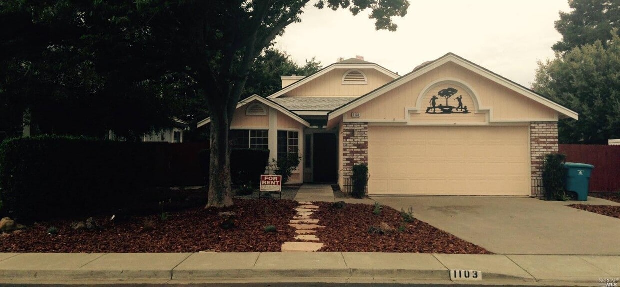 Primary Photo - 1103 Meadowlark Dr