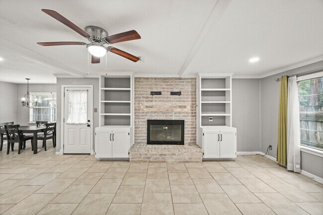 Foto del edificio - 7618 Fountaingrove Ln