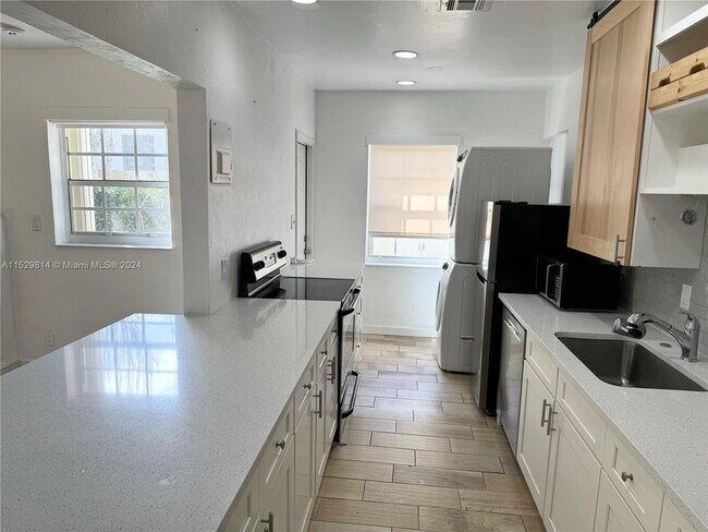 Foto del edificio - 406 SE 11th Ct