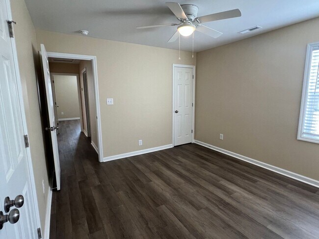 Foto del edificio - Nice  2 Bedroom, 2 bath duplex.