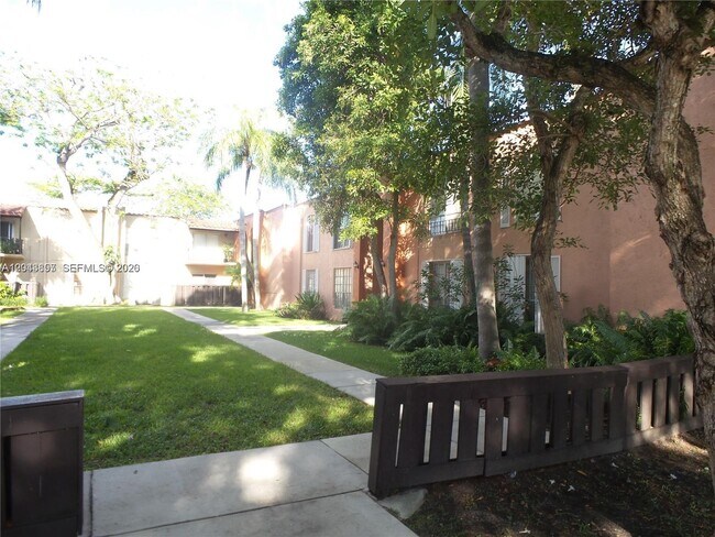 Foto del edificio - 10794 N Kendall Dr