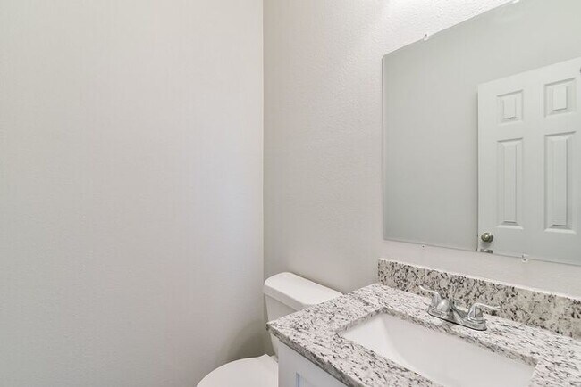 Foto del edificio - $1650! Fort Worth Duplex NOW LEASING for a July Move-In!