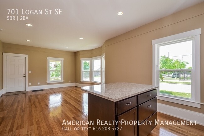 Foto del edificio - 701 Logan St SE