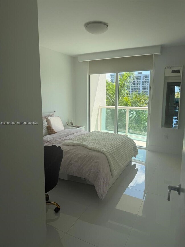 Foto del edificio - 19400 Turnberry Way