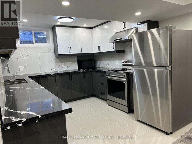 Building Photo - 21 Hazeldine Dr