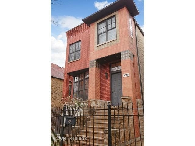 Primary Photo - 6 bedroom in Chicago IL 60657