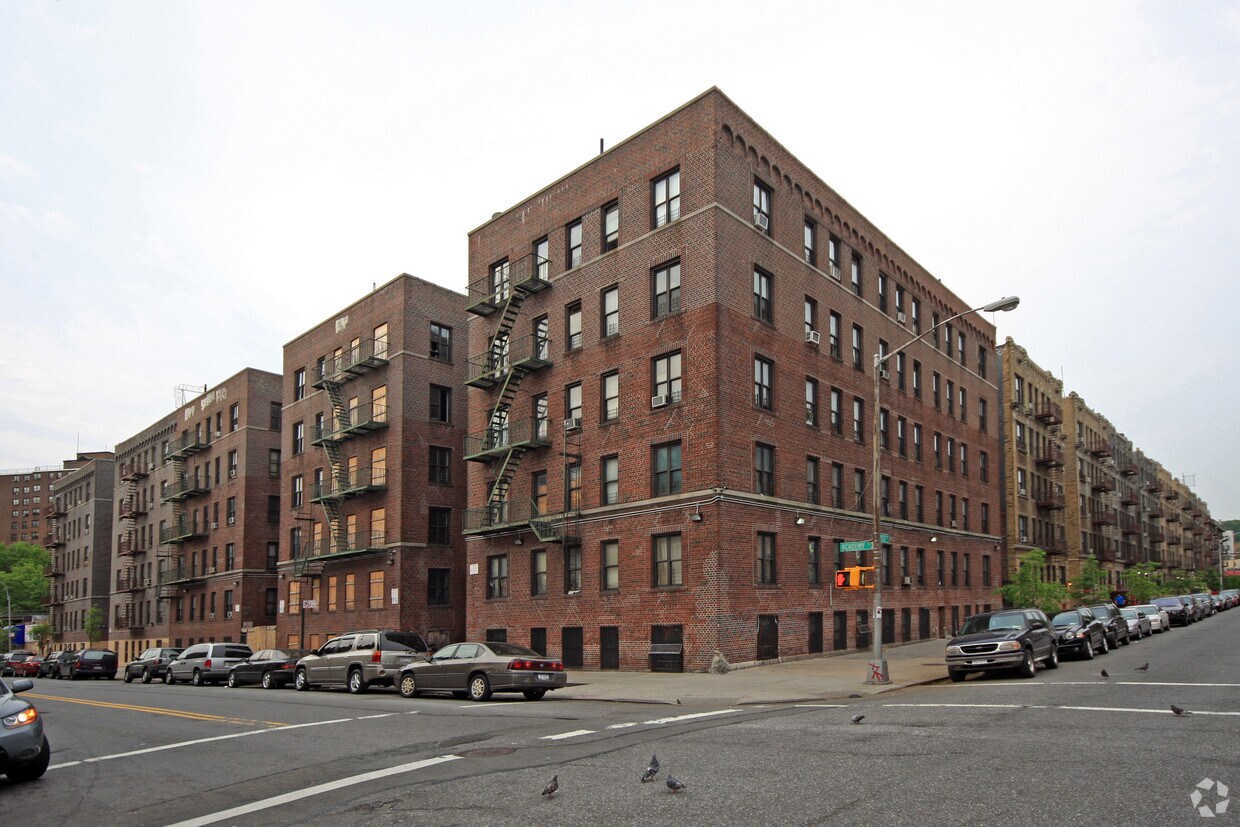 Primary Photo - 552-562 Academy St