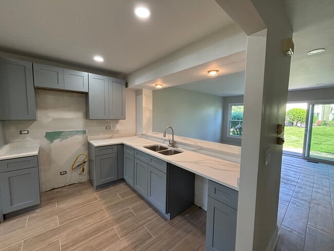 Building Photo - 257 Doral Ct