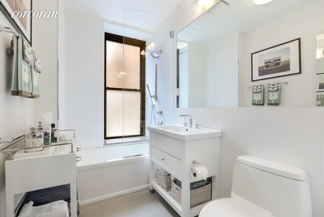 Building Photo - 422 W 20th St