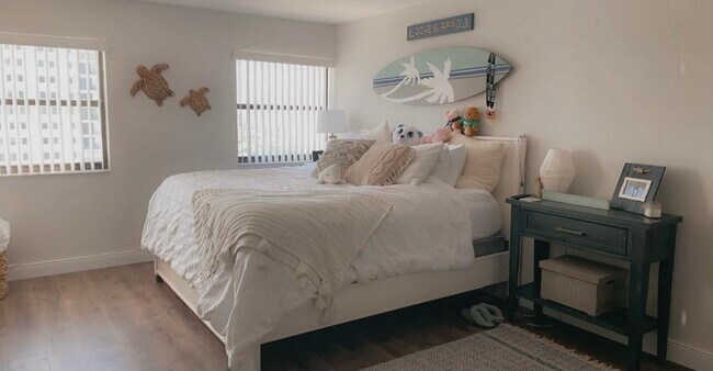 Main room - 1201 S Ocean Dr