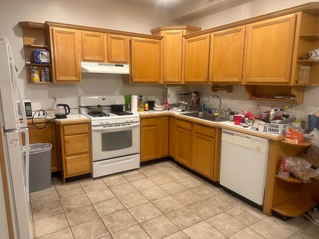 Building Photo - 503 Summerhill Dr