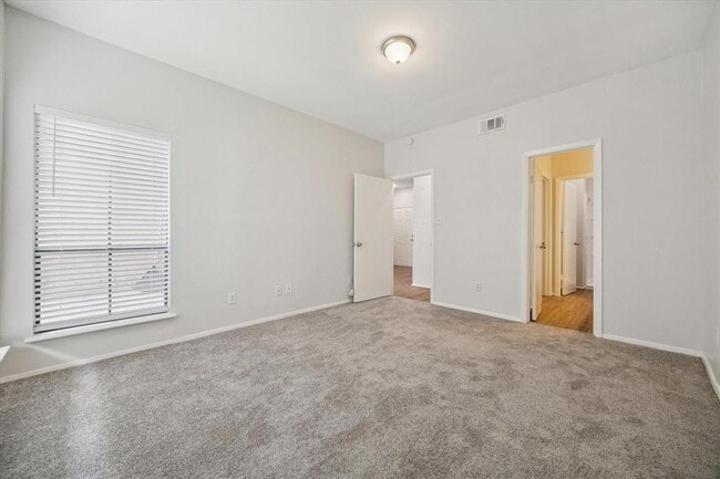 Building Photo - 5001 Lamonte Ln