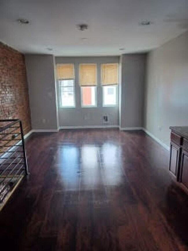 Building Photo - 2069 E Pacific St