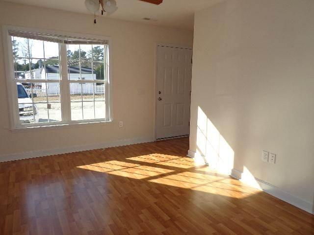 Building Photo - Adorable 2 Bedroom, 2 Bath Townhome-643 Fo...