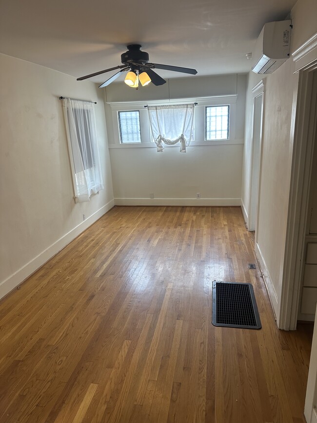 Building Photo - 4164 Prospect Ave