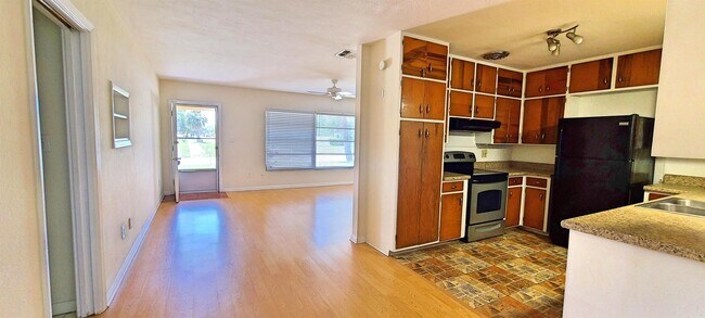 Building Photo - 1620 Rainbow Dr