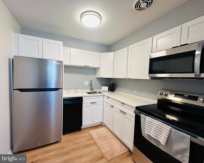 Foto del edificio - 1334 Montgomery Ave