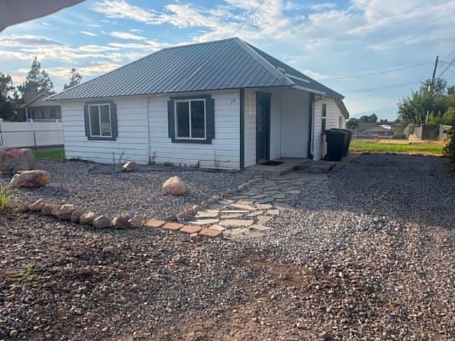 Building Photo - 50 W 700 S