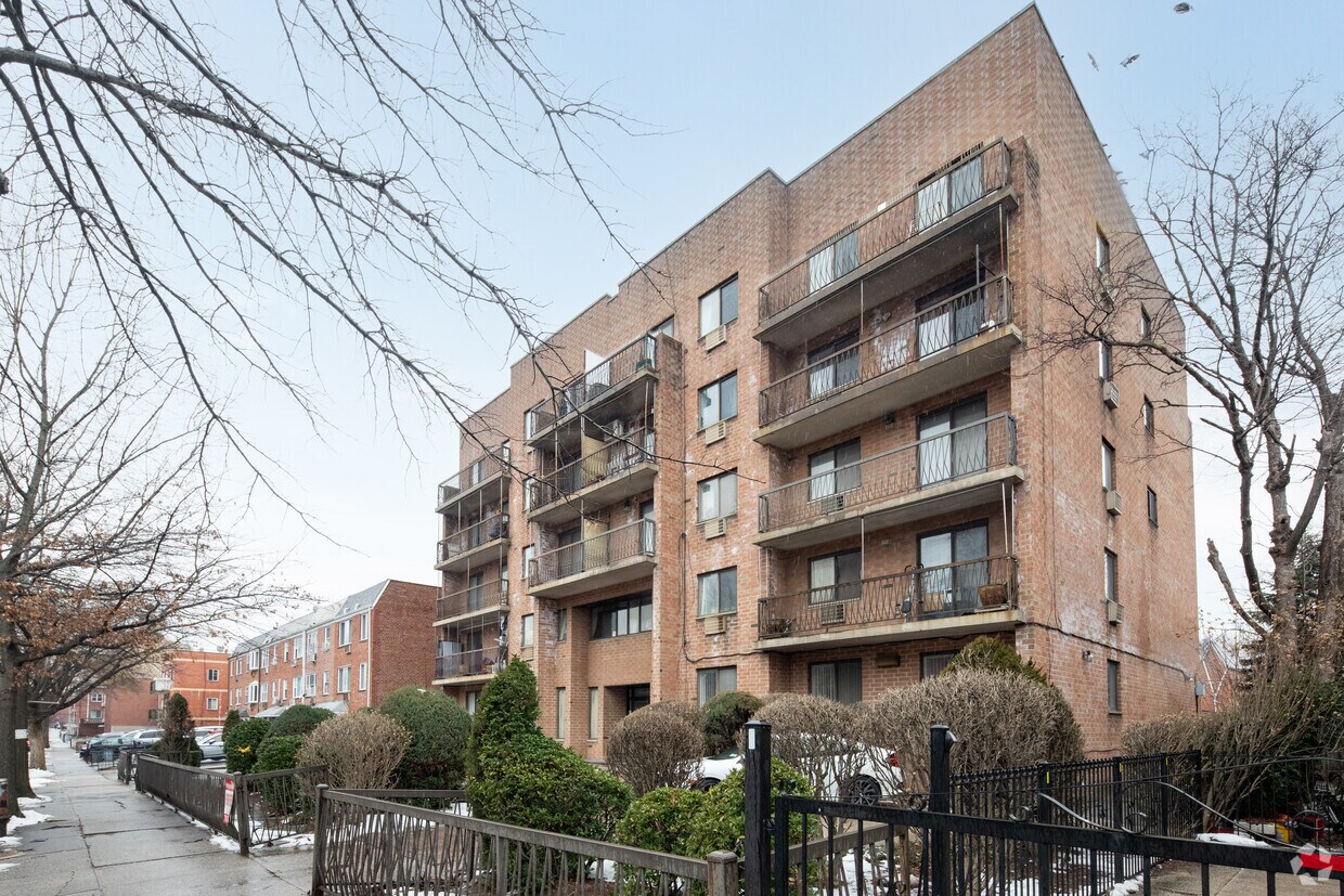 147-45 Barclay Ave - Barclay Terrace