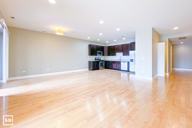 Kitchen - 1653 N Western Ave