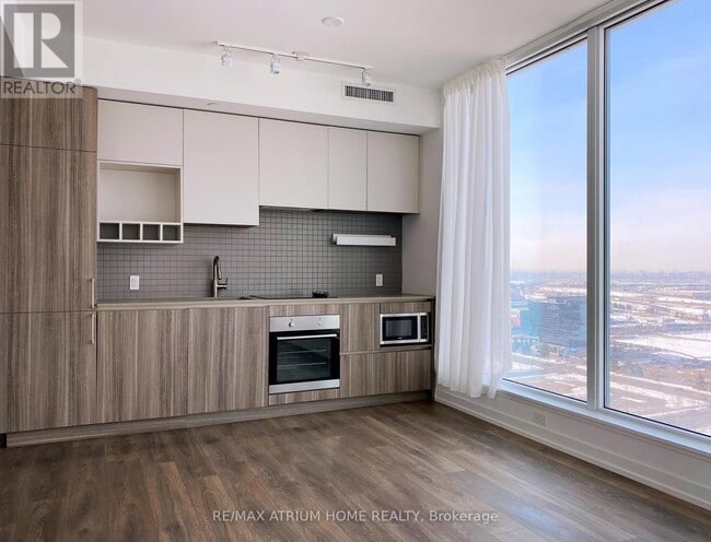 Photo du bâtiment - 5 Buttermill Ave.