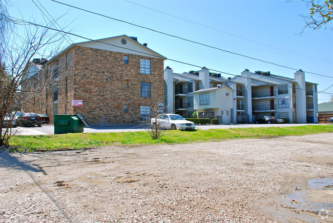 Building Photo - Hillcrest Condos