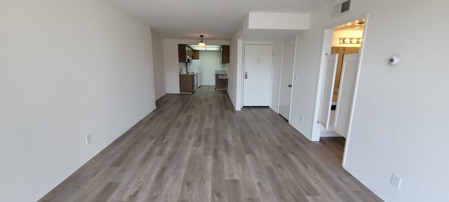 Foto del edificio - Woodman Oaks Apartments
