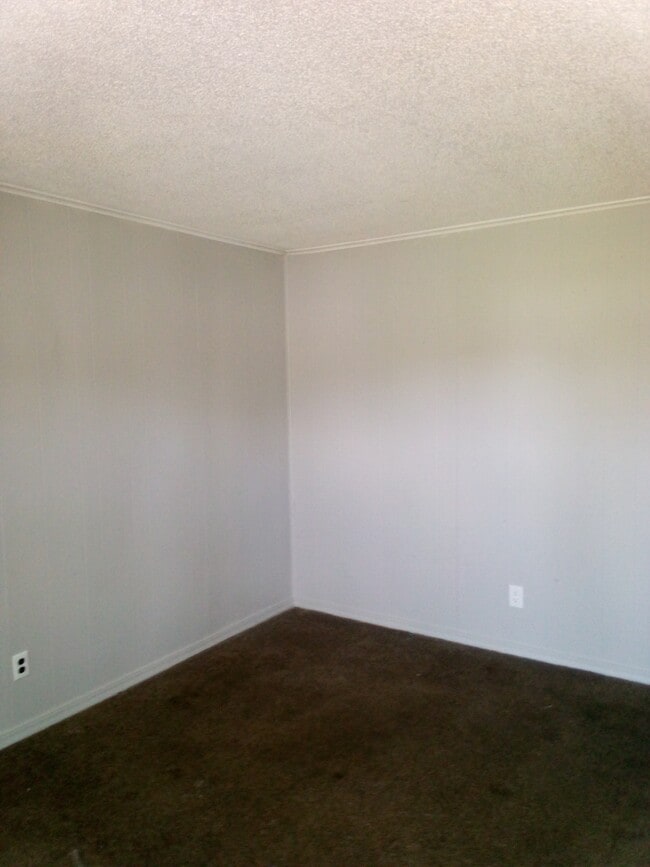 Building Photo - 2508 Phoenix Ave