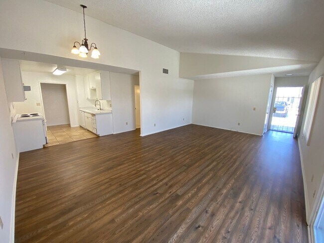 Building Photo - Walker-8501